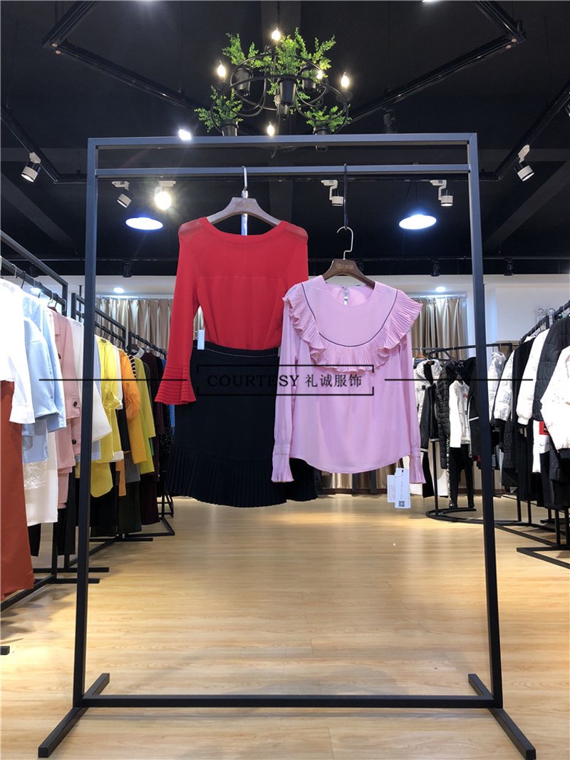 广州青龙林服饰作为一家专注于女装品牌的公司,如何在众多竞争者中脱颖而出?让我们通过对比分析几种知名时装品牌公司的成功之道来一探究竟。