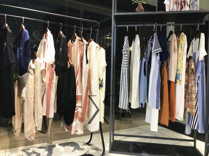 广州青龙林服饰，让每一家小店都能拥有品牌服装